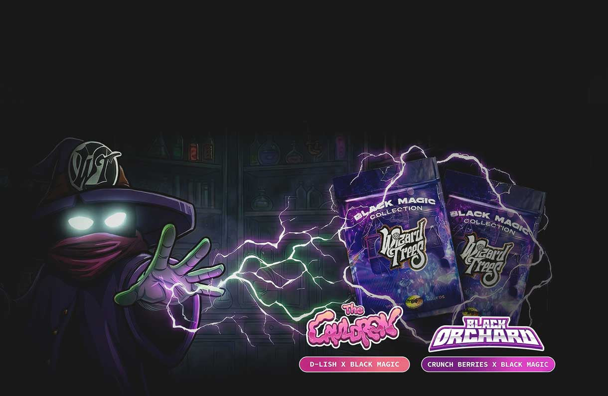 Ein mysteriöser Zauberer mit einem breitkrempigen Hut schleudert lila Blitze auf zwei Tüten mit der Aufschrift "Wizard Trees" und den Logos von The Candybagz und Black Orchard im Vordergrund.