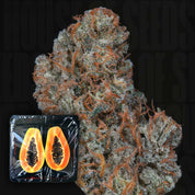 Nahaufnahme von „Riviera Drip“ von Nine Weeks Harvest mit einer Einblendung einer halbierten Papaya in einer mit Plastikfolie abgedeckten schwarzen Schale.